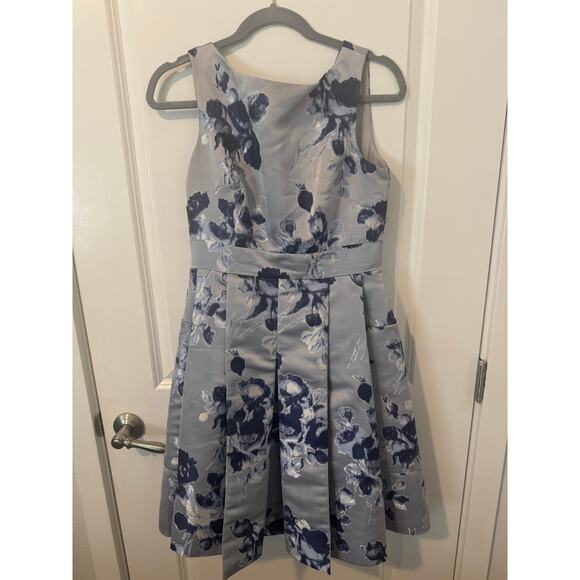 Eliza J Women's Floral Fit and Flare Dress with Side Pockets -Size 6 - Picture 4 of 5